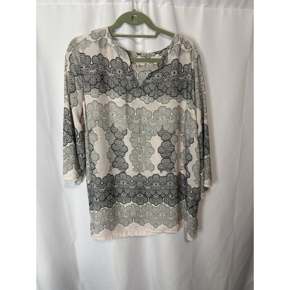 VIOLET + CLAIRE Gray Pink Black Crochet Floral Design Top Size 2X V-Neck 3/4 Slv